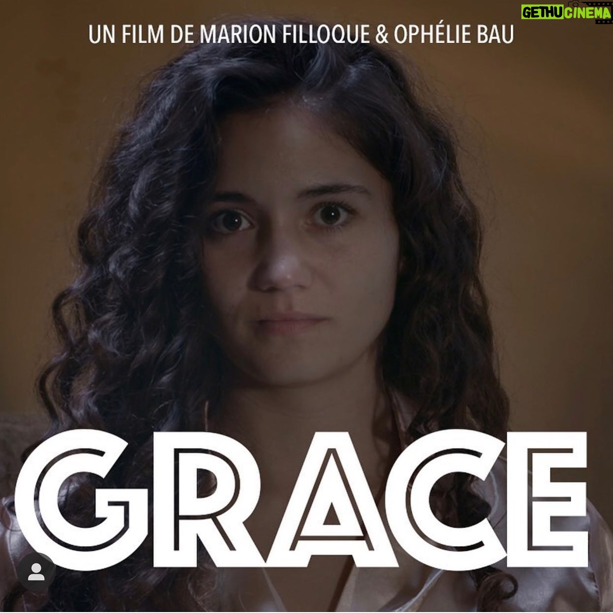 Ophélie Bau - 3.4K Likes - Les Amis, il y a un an @marionfilloque et moi vous présentions « GRACE », notre première co-réalisation pour le @nikonfilmfestival .
Nous avons eu l’immense joie de voir « GRACE » en finale !
Merci encore à toute notre équipe !! Et toute l’équipe du Nikon big up a @alexandredino !
Pour voir ou revoir « GRACE » rendez vous sur le lien dans ma bio !
Quelques photos souvenirs du tournage ! 🤗
Une célèbre icône pop et star des réseaux sociaux est attendue pour le plus grand concert de sa carrière. Tout le monde est là, ce soir. Sauf Grace.
💛💛