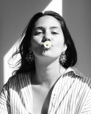 Ophélie Bau Instagram - Spring is came !! 
I hatch again 🌻

📸 @anthonybajon
