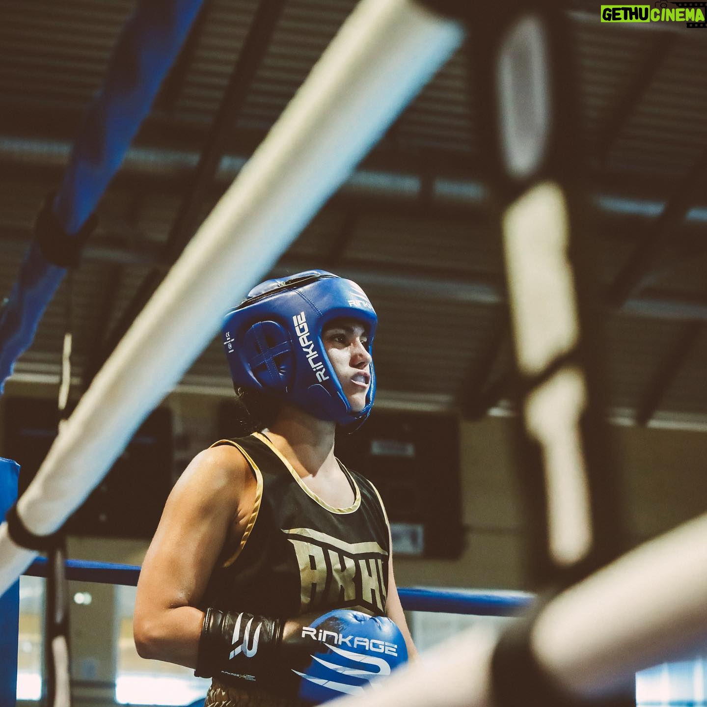 Ophélie Bau - 5.5K Likes - Merci à @alexandre.cabane
Merci à tous ceux qui étaient là autour du ring, et ceux qui étaient là par la pensée !
🌞🦁
📸 @laurentvilarem_lvstudio
🥊 @rinkagefight
Bravo à tous les combattants !
|
|
|
|
|
|
|
|
#boxe #boxeanglaise #boxer #amateurboxing #montpellier #combat #nobleart