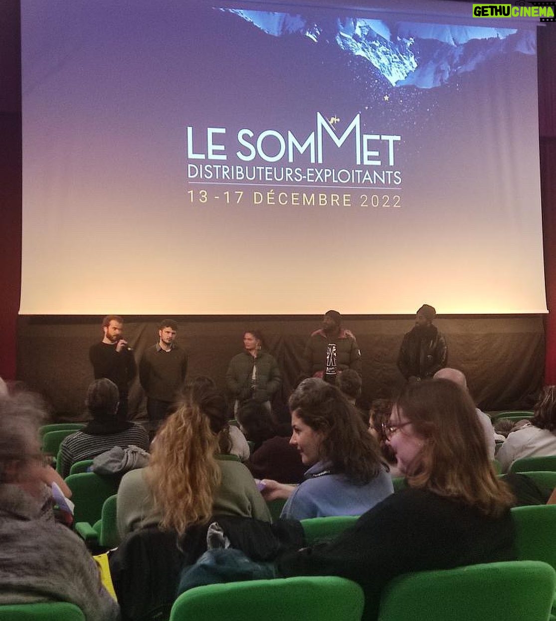 Ophélie Bau - 5.4K Likes - Merci @lesarcsfilmfest qui a accueilli « Le Marchand de sable » de @steveachiepo en film d’ouverture dans ce cadre féerique 🤩🤩
En 1 journée on a mangé une fondue ✅ lancé la projection du film ✅ fait un bowling ✅ de la luge ✅ et hop je suis déjà repartie pour de nouvelles aventures !
Merci à @lacoste 🐊j’étais parfaitement équipée !