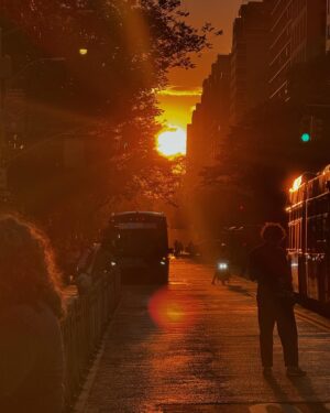 Orfeh Instagram - Oh, how I ❤️ my NYC❌🗽
Last nights sunset was outrageous & a bonafide “WOW” moment 🤩 Literally no filter ‼️‼️ photo by yours truly 📸😜 
.
.
.
#nyc #sunset #dusk #photography #streetscenes #iloveny #i❤️ny #maybeillquitmydayjob #reallove
