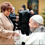 Orietta Berti Instagram - Grazie💖 di cuore sua Santità Papa Francesco @franciscus #buonnataleatutti🎄 #pace🏳️‍🌈 #Natale #SantoNatale #papafrancesco #papafrancesco❤️ @paolineit @mediasetinfinity @concerto_di_natale #auguriatutti #auguri🕯 #love💖 @gettyimages #gratitudine #santopadre