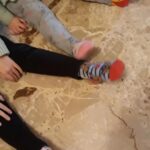 Orietta Berti Instagram - Anche quest'anno le mie nipotine Olivia💖 ed Ottavia💖 hanno voluto insieme al loro nido-scuola infanzia comunale D. P. Borghi qui a Montecchio Emilia celebrare e ricordare l'importanza della #diversità in questa soleggiata e meravigliosa giornata dei @giornata_calzinispaiati🧦💖❤💛💗💝💜🧡💙💚🌈 #ladiversitaèricchezza Un abbraccio e buon fine settimana a tutti💖 Orietta, Olivia e Ottavia #giornatadeicalzinispaiati #giornatadeicalzinispaiati2024 #love💖 #calzinispaiati