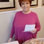Orietta Berti Instagram - Grazie💖 all'associazione @cuor_di_pelo_rescue_bassotti , al suo presidente il sig. Sandro Nigro e al sig. Bruno per avermi inviato questo "dolce pensiero" pasquale pieno di prelibatezze siciliane🐣🌿🥧🥮 Ma soprattutto GRAZIE❤ agli amici ed amiche di #cuordipelorescuebassotti per il loro lavoro e contributo nel curare e trovare una nuova casa ai nostri amici a quattro zampe💖 Aiutiamo l'associazione #cuordipelorescuebassotti , i bassotti e tutti i nostri amici a quattro zampe🐶🐕🤗 X DONARE il 5X1000 C.F. 97843780582 www.cuordipelo.it Associazione Cuor di pelo rescue bassotti 😍🍫❤ Buona Pasqua a tutti🕊 Orietta #BuonaPasqua🐣 #pasqua #iosonoilcane #amiciaquattrozampe #love💖 #nonabbandonatemai #vogliatebeneaglianimali @enpaonlus @bruno_sicilian_tastes #paccoinviatodacuordipelorescuebassotti #paccoinviatodabrunosicilianfinesttastes