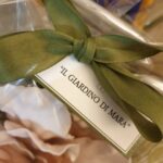 Orietta Berti Instagram – Care amiche e cari amici,
oggi permettetemi di ringraziare il dott. Andrea Spadoni che per le festività mi ha inviato questo bellissimo cesto di #fioridiseta meraviglioso…creato a mano da @il_giardino_di_mara ❤🧡💚💝💛💙💜💗… insieme a tanti prodotti dalla splendida masseria pugliese💖

Grazie💖 al dott. Spadoni e ai tantissimi che con un messaggio, con un pensiero, con una lettera, con un disegno…o con un dolcetto hanno voluto inviarmi il loro affetto nelle scorse settimane.

Grazie Grazie Grazie🌈⭐

con affetto❤
Orietta

#fiori #fioridisetafattiamano #andreaspadoni #masseria @masseria.santo.scalone #paccoinviatodamasseriasantoscalone #pensieri #fattiamano #auguri #love💖 #annonuovo #2024 #affettoestima #emozioni