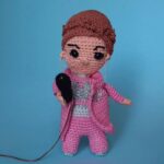 Orietta Berti Instagram - "Orietta Berti cantante #handmade #bambola #handmadewithlove #doll #muñecas #creativamancina #crochetdoll #uncinetto #fattoamano #sanremo #gcds #singer #oriettaberti #musica" cit. @creativamancina Grazie💖 di cuore alla cara "Creativa Mancina" per questo bellissimo omaggio formato bambola di uno dei miei abiti di @sanremorai ideati dai cari @giulianocalza e @nickcerioni 💖💙💚💜💗💝⭐ Un abbraccio❤ Orietta #iconic @gcdswear #abiti #outfit #gratitudine #love💖 #social😍😍😍😂 @enzocampagnolireal #quandotiseiinnamorato
