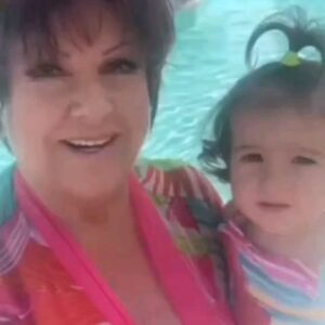 Orietta Berti Instagram - Tanti tanti tantissimi auguri di buon compleanno alla mia nipotina OTTAVIA💖 che oggi compie 2 anni🎂...cara piccola Ottavia non puoi immaginare quanto amore, quante emozioni, ricordi e gioie ci regali ogni giorno insieme alla tua sorellona Olivia...siete le mie MERAVIGLIE❤💟💛💚💙💗💖

#Ottaviaday❤

Auguri piccolina...auguri "a la me chica"❤🎁🐣

Mille baci💖
Orietta

#Ottavia #buoncompleanno #2anni #2dita #buoncompleannoOttavia💖 #nipotina #OliviaeOttavia💖 #OttaviaeOlivia💖 #lavita #love💖 #nipotine❤  #legioiedellavita #felizcumpleaños #happybirthday #emozioni #amore #lapiccolina #lachica

Grazie❤ al caro @giannibrucculeri per le foto e ai cari @sabrina.bonalumi e agli amici di @gentesettimanale per il video ricordo💖