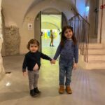 Orietta Berti Instagram - Tanti tanti tantissimi auguri di buon compleanno alla mia nipotina OTTAVIA💖 che oggi compie 2 anni🎂...cara piccola Ottavia non puoi immaginare quanto amore, quante emozioni, ricordi e gioie ci regali ogni giorno insieme alla tua sorellona Olivia...siete le mie MERAVIGLIE❤💟💛💚💙💗💖 #Ottaviaday❤ Auguri piccolina...auguri "a la me chica"❤🎁🐣 Mille baci💖 Orietta #Ottavia #buoncompleanno #2anni #2dita #buoncompleannoOttavia💖 #nipotina #OliviaeOttavia💖 #OttaviaeOlivia💖 #lavita #love💖 #nipotine❤ #legioiedellavita #felizcumpleaños #happybirthday #emozioni #amore #lapiccolina #lachica Grazie❤ al caro @giannibrucculeri per le foto e ai cari @sabrina.bonalumi e agli amici di @gentesettimanale per il video ricordo💖