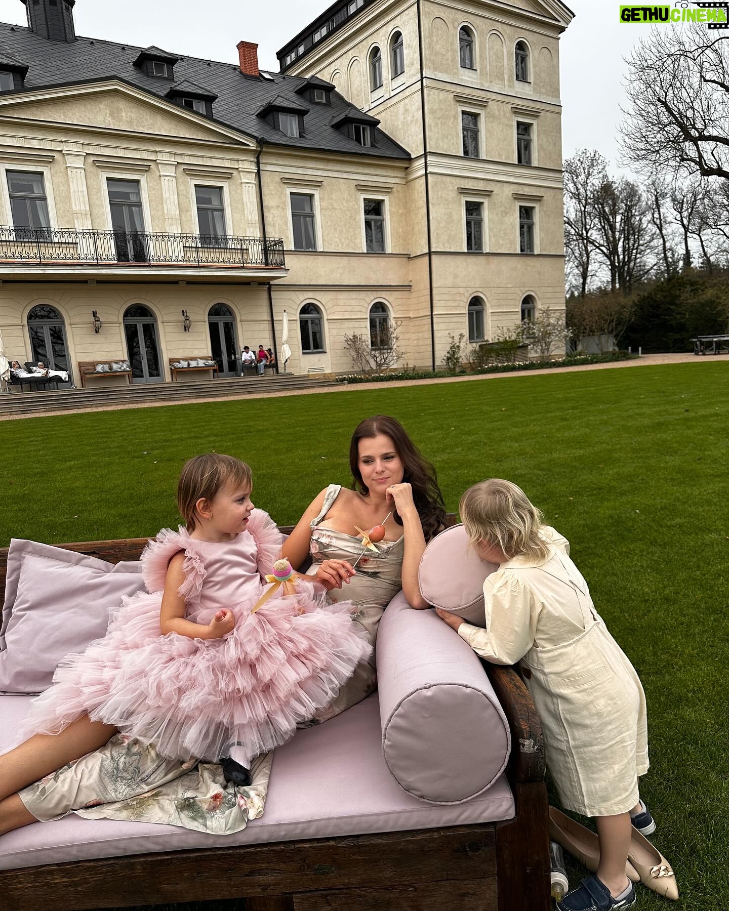 Ornella Koktová Instagram - V E L I K O N O C E 🐣🍀