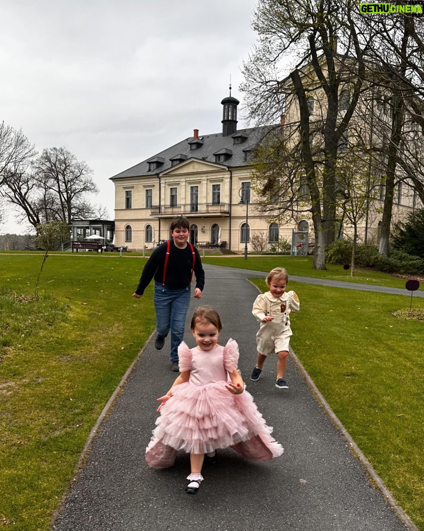 Ornella Koktová Instagram - V E L I K O N O C E 🐣🍀