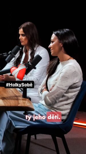 Ornella Koktová Instagram - Už dnes náš první díl s maminkou samoživitelkou, která se nám svěřila se svým příběhem…a že je to opravdu síla.💔🙏🏻 Každopádně tímto příběhem otvíráme novou kapitolu. A to kapitolu pomoci maminkám/ženám, které jsou ve složité životní situaci a mají toho naloženo až moc.😰❤️ #HolkySobě ❤️ Pokud i vy řešíte nějakou šílenou situaci napište nám do komentářů na HeroHero. Čteme všechny vaše příběhy a moc DĚKUJEME za důvěru, že to s náma sdílíte.🙏🏻 Vždy nějakou z vás vybereme a následně i sdílíme o jakou pomoc se jednalo.🍀Vždycky se nám totiž líbil koncept přímé pomoci, která může leckdy i během pouhého dne člověku změnit i život.🤍