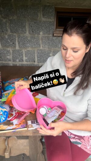 Ornella Koktová Instagram - Za dva týdny tu je den dětí…a to se sladký i u nás smí!😅🍭🍬🍫 Mrkni na neobvyklé limitky, miniaturky, prostě lahodný pecky z @megacukrovinky 💜 a využij do 3.6 slevový kód: ORNELLA15🍬 A taky jako bonus můžeš zkusit štěstí🍀 a napsat (do komentářů) si o jeden balíček ke dni dětí přímo ode mě!☺️💕 

#dendeti #dendětí #čokolada #chocolate #collab #sladkosti #soutěž #soutez #momlife