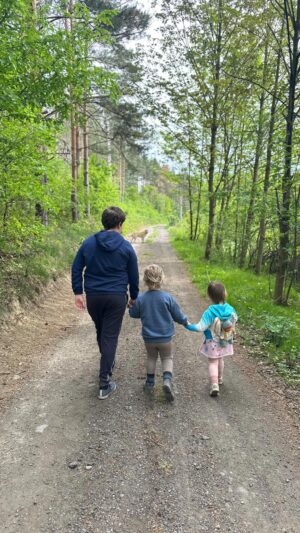Ornella Koktová Instagram - Tři sluníčka v lese…🌞🌻🌳
