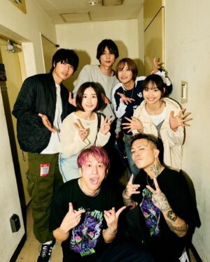Oto Abe Instagram - 代官山UNITで行われた @back_on_jpn BACK-ONさんの「CHEMY×STORY」リリースを記念した「”CHEMY×STORY”Release Party」にお邪魔させていただきました😊💕

迫力のあるパフォーマンスで圧巻の歌声に私たちも沢山パワーと活力をいただきました！🔥