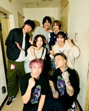 Oto Abe Instagram - 代官山UNITで行われた @back_on_jpn BACK-ONさんの「CHEMY×STORY」リリースを記念した「”CHEMY×STORY”Release Party」にお邪魔させていただきました😊💕

迫力のあるパフォーマンスで圧巻の歌声に私たちも沢山パワーと活力をいただきました！🔥