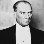 Oya Okar Instagram - Cumhuriyetimizin 100. Yaşı kutlu olsun 🇹🇷🇹🇷🇹🇷♾️ Asırlarca kutlansın 🎉 Ulu Önderimiz Gazi Mustafa Kemal Atatürk, silah arkadaşları ve tüm şehitlerimizi saygı ve şükranla anıyorum. #cumhuriyet100yaşında