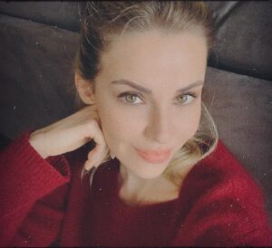 Oya Okar Instagram - S02 E35 💃
Yolun yarısı mı bilinmez ama sağlıkla gelsin, gerisi lafügüzaf... 
Doğum günüm dolayısıyla güzel dileklerde bulunan herkese ben de güzellikler dilerim. Koca kalpli, her biri pırıl pırıl gençler olan SMFC ve OOFC’ye Löseve yaptıkları bağış için çoook teşekkür ederim. 🙏❤️