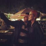 Oya Okar Instagram – #TBT Some of you may think we were looking to the street light, but actually we were dreaming about the poetic future ✨with my dear friend Nikhil @the_ink_decoction 🙏💛 ✨💫 #berlin

Bazılarınız sokak lambasına baktığımızı düşünebilir, ama aslında arkadaşım Nikhil’le şiirsel bir hayale dalmıştık biz 🙏💛