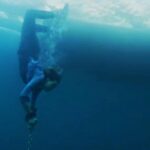 Oya Okar Instagram – —45-40’tan merkeze, olay yerine yakınız arkadaşlar. 😎🚨
Selin Demirci Güneri, bazen birbirimizi zorlasak da bu yolda kalbimiz hep bir attı ve ben seni oynamayı çok sevdim.

Arka sokaklar evreninde bu yolculuğu yaşamama sebep olan Yapımcımız Türker İnanoğlu’na, yıllarca bir arada çalıştığım tüm yönetmenlerimize, senaristlerimize, oyuncu arkadaşlarıma ve kamera arkası ekibimize, yapım ve yayında emeği geçen herkese ve hayal bile edemeyeceğim büyüklükte bir sevgiyle beni sarıp kucaklayan, sahiplenen tüm seyircimize bütün kalbimle teşekkür ederim. 

Bu yolda yıllarca beraber yürüdüğüm canım partnerim Şevket Çoruh’a karşılıklı oynadığımız her bir an için teşekkür ederim. Ben Selin’i en çok Mesut’la sevdim.

Yarım kalan hikayeleri bilmediğimiz, görmediğimiz bir yerde devam eder elbet. Şimdilik bana müsaade. Rıza Baba’nın da söylediği gibi:

“Bu meslekte yaşamak da ölmek de ekip işi. Yaşamak da ölmek de”
 
Oya Okar 

1. Selin Demirci Güneri
2. İlk sezon.
3. Herşey nasıl başladı.
4. Burun kırıyorum.
5. Selmes ilk selfie- Walking Dead season 1
6. Yeri geldi zincirle bağlanıp sulara atıldık
7. Gizli görevler
8. Ölümden dönmeler
9. Yengecilik
10. Güneriler fotoğrafıydı ama elim çarpmış aynı kareyi iki kere paylaşmışım.. bu da nazar boncuğumuz olsun☺️