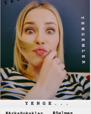 Oya Okar Instagram - —45-40’tan merkeze, olay yerine yakınız arkadaşlar. 😎🚨
Selin Demirci Güneri, bazen birbirimizi zorlasak da bu yolda kalbimiz hep bir attı ve ben seni oynamayı çok sevdim.

Arka sokaklar evreninde bu yolculuğu yaşamama sebep olan Yapımcımız Türker İnanoğlu’na, yıllarca bir arada çalıştığım tüm yönetmenlerimize, senaristlerimize, oyuncu arkadaşlarıma ve kamera arkası ekibimize, yapım ve yayında emeği geçen herkese ve hayal bile edemeyeceğim büyüklükte bir sevgiyle beni sarıp kucaklayan, sahiplenen tüm seyircimize bütün kalbimle teşekkür ederim. 

Bu yolda yıllarca beraber yürüdüğüm canım partnerim Şevket Çoruh’a karşılıklı oynadığımız her bir an için teşekkür ederim. Ben Selin’i en çok Mesut’la sevdim.

Yarım kalan hikayeleri bilmediğimiz, görmediğimiz bir yerde devam eder elbet. Şimdilik bana müsaade. Rıza Baba’nın da söylediği gibi:

“Bu meslekte yaşamak da ölmek de ekip işi. Yaşamak da ölmek de”
 
Oya Okar 

1. Selin Demirci Güneri
2. İlk sezon.
3. Herşey nasıl başladı.
4. Burun kırıyorum.
5. Selmes ilk selfie- Walking Dead season 1
6. Yeri geldi zincirle bağlanıp sulara atıldık
7. Gizli görevler
8. Ölümden dönmeler
9. Yengecilik
10. Güneriler fotoğrafıydı ama elim çarpmış aynı kareyi iki kere paylaşmışım.. bu da nazar boncuğumuz olsun☺️