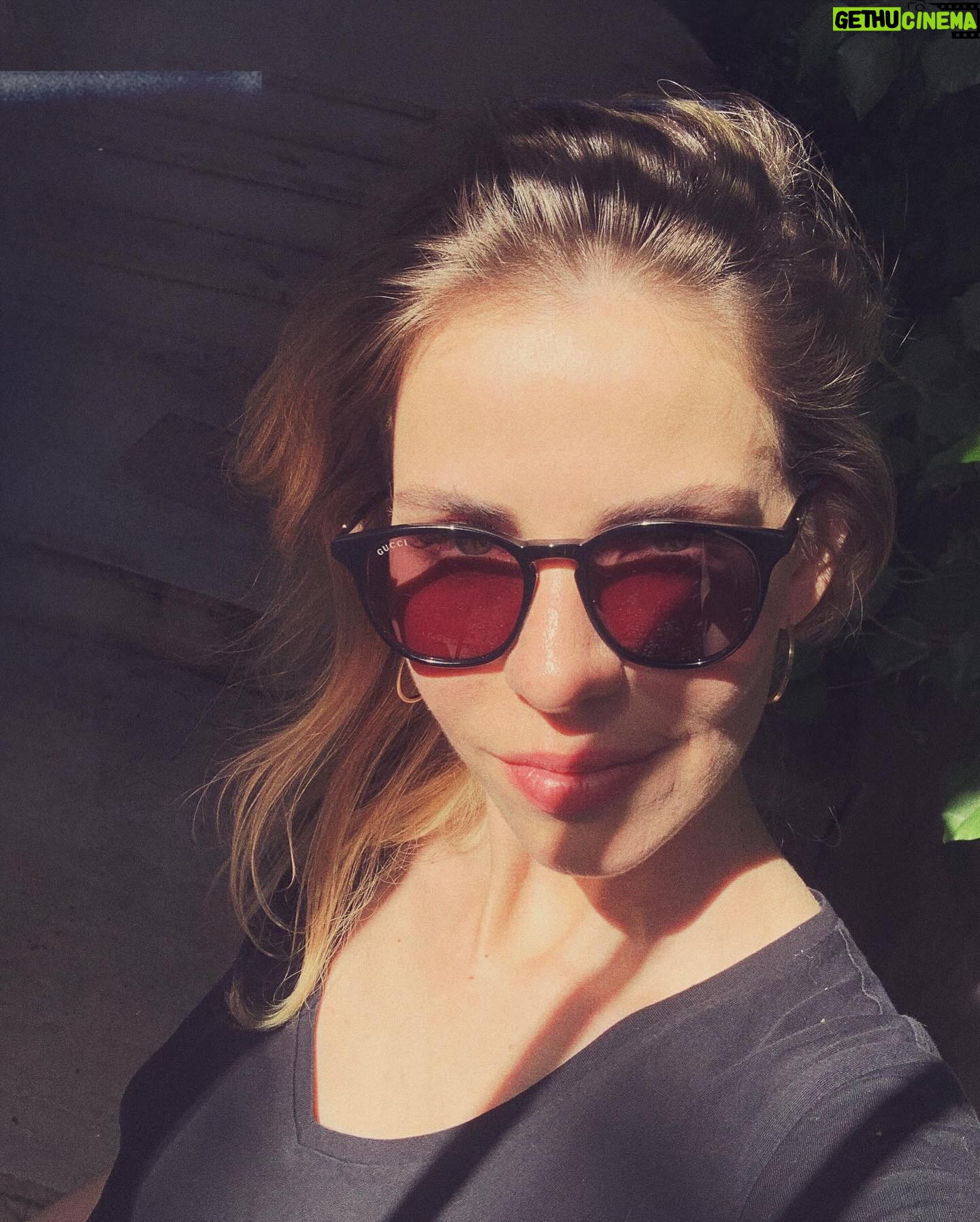Oya Okar Instagram - 1. Krep’le yürürken karşılaştıklarımız 🌬️ 2. Selam 🙋♀️ 3. Vapurculuk ve Martılar🍀 4. Baba Sahne 7 yaşında 🥳👏👏 @babasahne 5. Özçekim 😎