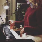 Oya Okar Instagram – Ailecek herkese sağlıklı, mutlu, huzurlu bir yıl dileriz 🧿 2019 🐾🐶🐈💛🙏 krep&sütlaç&leo&oykun&oya