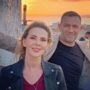 Oya Okar Instagram - 15. Sezon başlıyoooor🚨 #selmes #arkasokaklar #alnımızınortasındangüneşgeçmiş #güneşigülüşünenasılsığdırdı