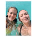 Oya Taşanlar Instagram - Şansım... 💛🐬 ve şubat ayında denize girmek 🧜🏻‍♀️💫