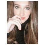Oya Taşanlar Instagram - Sürpriz sonlu 🖤 boğazlı kazak darlamıştır temalı. 🥸 (kar vardı da biz mi çekmedik)