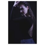 Oya Taşanlar Instagram – a light within each of us 🖤 
📸: @ghatihan 
1 mi 2 mi? 🤍