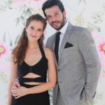 Oya Taşanlar Instagram - Canlarım 🌺 #ebrucediwedding #photobooth