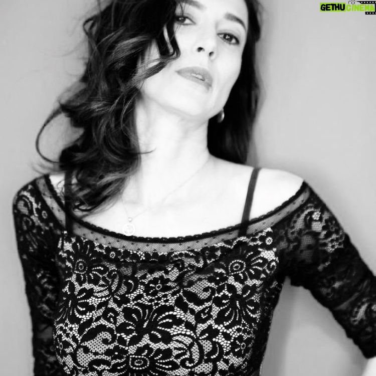 Özlem Çınar - 9.7K Likes - 📷 @dilaayris