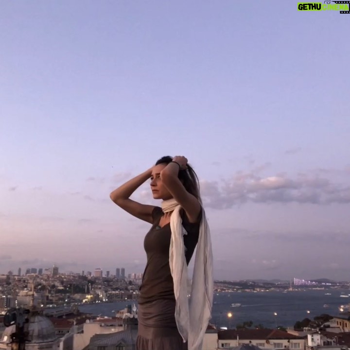 Özlem Çınar - 9K Likes -