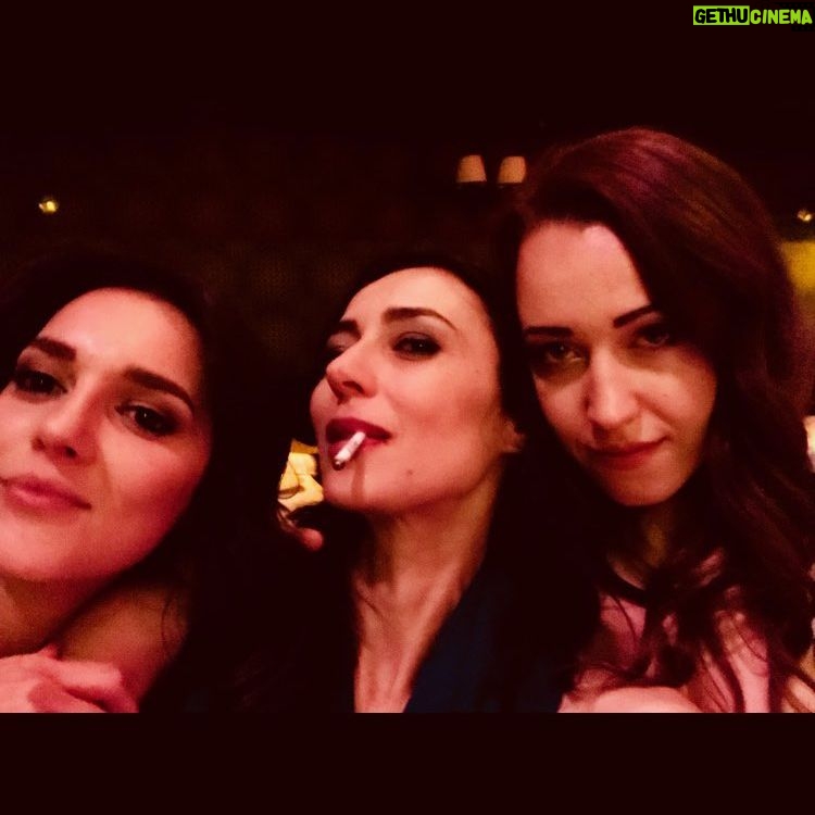 Özlem Çınar - 10.1K Likes - @basakatc @besteseyhan