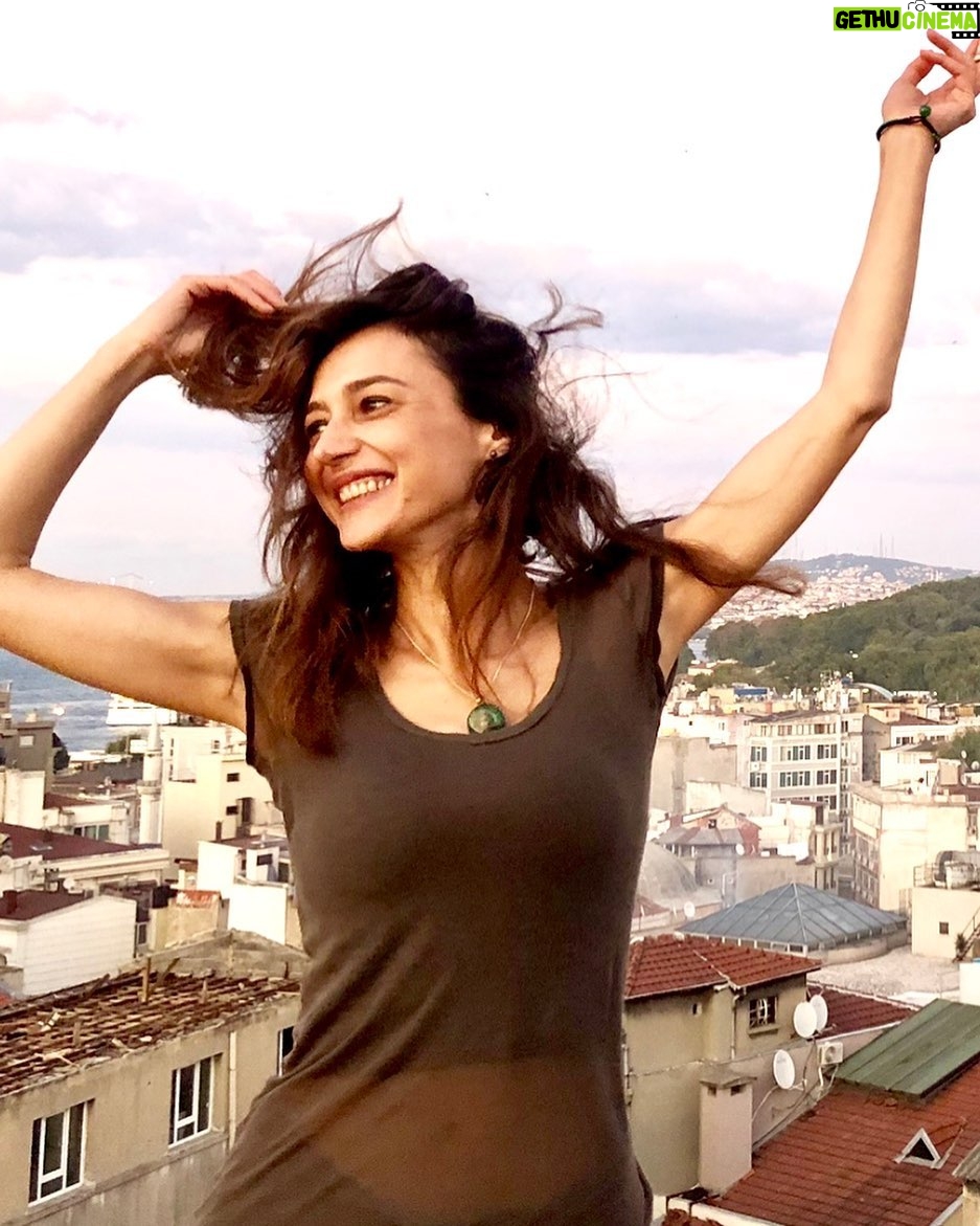 Özlem Çınar - 9.7K Likes -