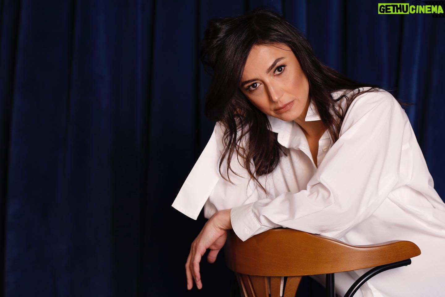 Özlem Çınar - 5.9K Likes - @tugbagazanfer @eceo
