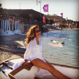 Özlem Conker Instagram - Tamam yani..Şehiri de özledik.!😢