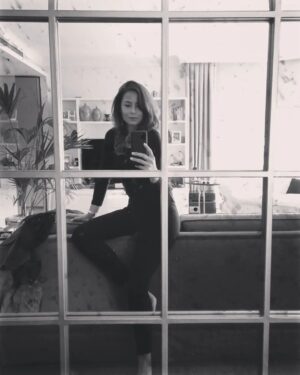 Özlem Conker Instagram - 🖤🤍