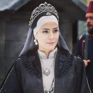 Özlem Conker Instagram - Ve kaldigimiz yerden devam ediyoruz..
4.sezonumuz hayirli olsun😊Payitaht#TRT