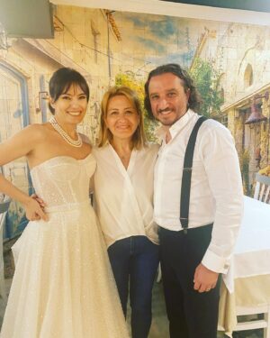 Özlem Türkad Instagram - Dünya güzelim evlendiii, bize de mutlu olmak düştü🌟💍💐🎉🥂🍾🤍🤍🤍🤍🤍🤍🤍