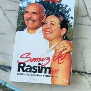 Özlem Türkad Instagram - Ne güzel bir akşamdı! Ne güzel ağırladınız beni Ateş’imle birlikte 🥰 Ne çok güldük, andık, dertleştik… Ama enn önemli sürprizi de akşamın, aylardır üzerine çalıştığın, emek verdiğin kitabına canlı canlı dokunmaktı Esra’cım🍀 Ne mutluluk!
Aklına, aşkına, kalbine, ruhuna, hayatına ne kıymetli bir kapı açtın bizlere! Çok teşekkür ederiz💐 
Yolu apaçık olsun! Her sayfası gerçek sevgiye ilham versin!
@esra_kazancibasi_oztekin 
🙋🏻‍♀️💐🌸💕