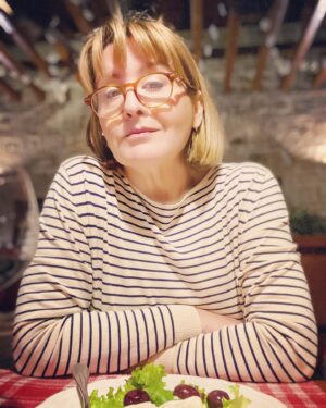 Özlem Türkad Instagram - ... yoo dinliyorum