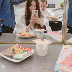 Pace Wu Instagram - 誰在剪我的頭髮～💖？
