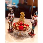 Pace Wu Instagram – 最美的聖誕蛋糕！🎄❄️#樂沐糕餅舖 #璀璨之金-耶誕蘋果蛋糕圈
#2017聖誕蛋糕 #聖誕蛋糕 #xmascake #花圈蛋糕 #聖誕禮物 #christmas #cake #謝謝嵐舒手提直送香港 #最棒的聖誕禮物