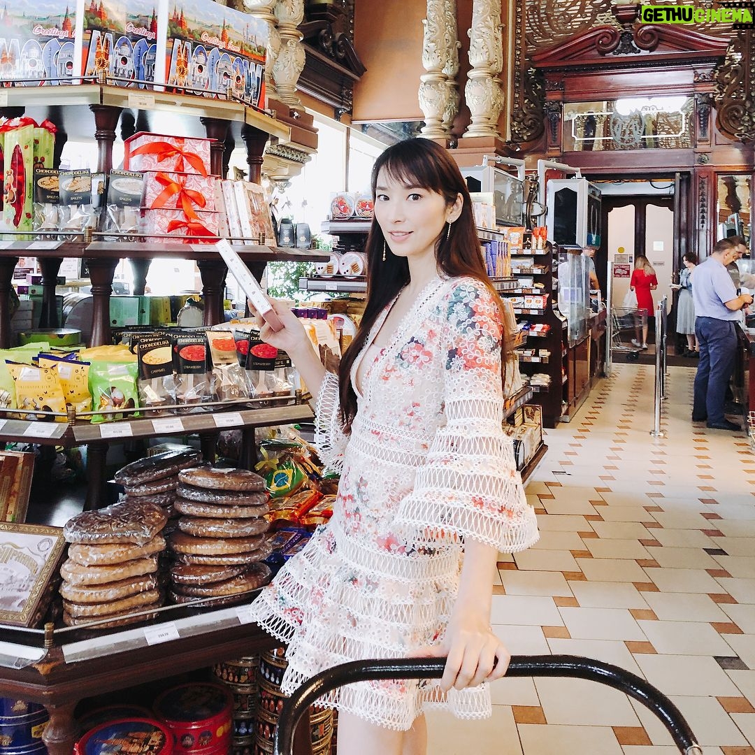 Pace Wu - 4.7K Likes - 莫斯科最美超市,耶立謝耶夫斯基商店 Eliseevsky Store。