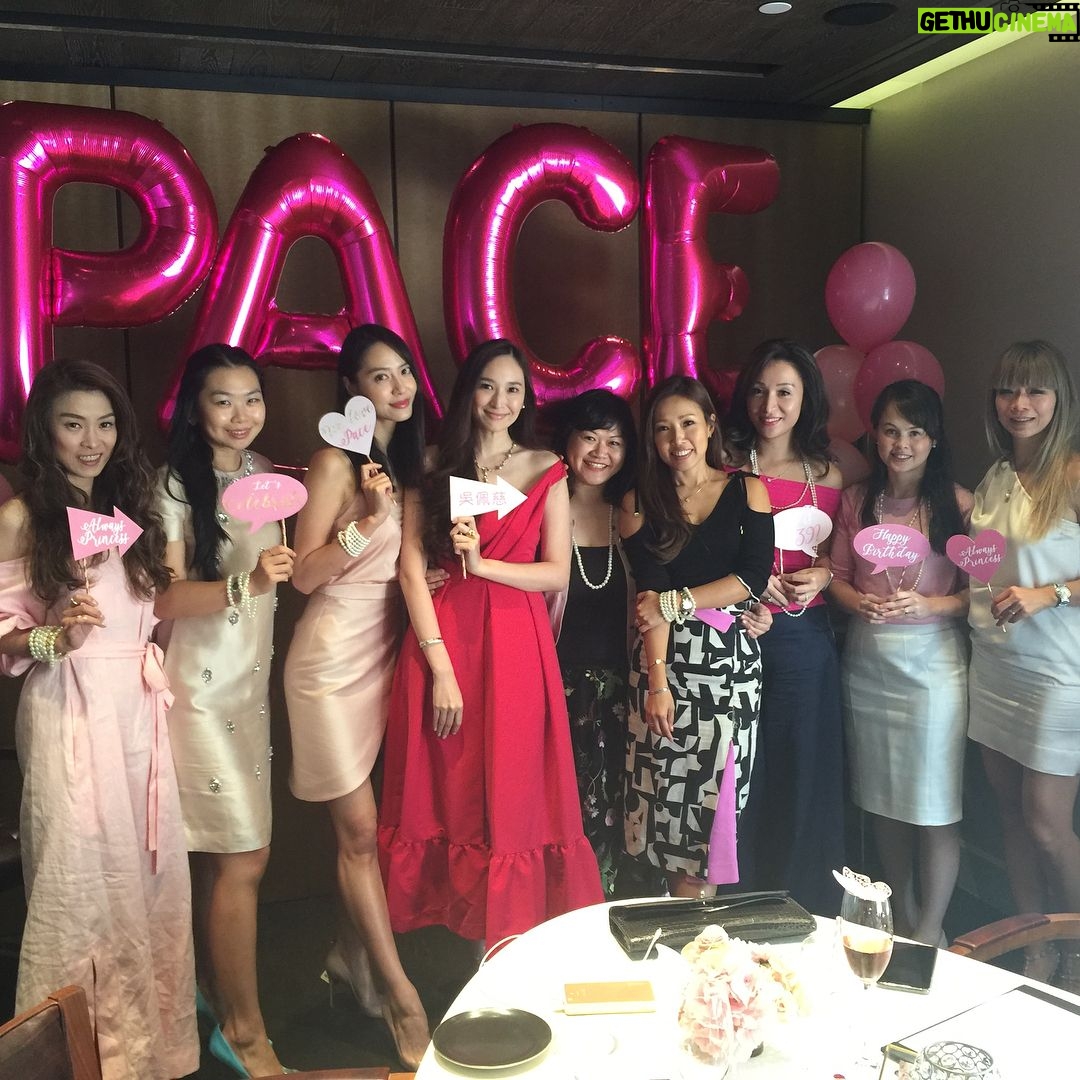 Pace Wu - 2.5K Likes - 謝謝朋友們給我的生日驚喜派對,很感動,愛妳們!💕💓💕💓 #活到39歲有這麼多愛超值 #年齡不是問題 #有愛最重要 #今年生日過了太多次很感謝 #蘋果日報說有楊恭如其實是我朋友Phoebe😆 #謝謝朋友們把我當公主寵 #還給我載皇冠👑 #皇冠ㄧ回家就被Hillary拿走了