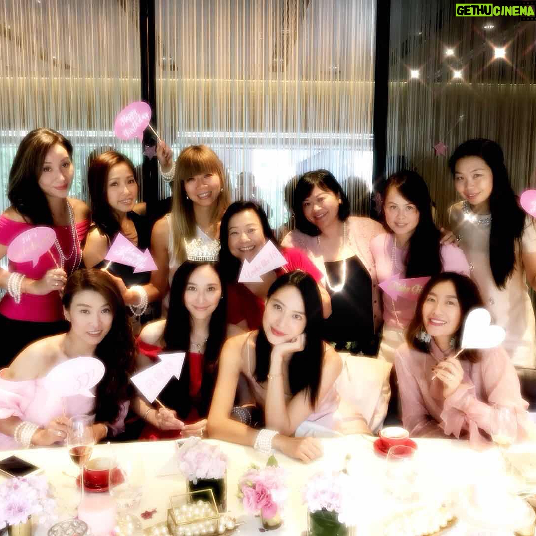 Pace Wu - 2.5K Likes - 謝謝朋友們給我的生日驚喜派對,很感動,愛妳們!💕💓💕💓 #活到39歲有這麼多愛超值 #年齡不是問題 #有愛最重要 #今年生日過了太多次很感謝 #蘋果日報說有楊恭如其實是我朋友Phoebe😆 #謝謝朋友們把我當公主寵 #還給我載皇冠👑 #皇冠ㄧ回家就被Hillary拿走了