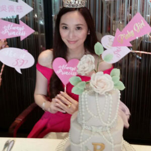 Pace Wu Instagram - 謝謝朋友們給我的生日驚喜派對，很感動，愛妳們！💕💓💕💓 #活到39歲有這麼多愛超值 #年齡不是問題 #有愛最重要 #今年生日過了太多次很感謝 #蘋果日報說有楊恭如其實是我朋友Phoebe😆 #謝謝朋友們把我當公主寵 #還給我載皇冠👑  #皇冠ㄧ回家就被Hillary拿走了
