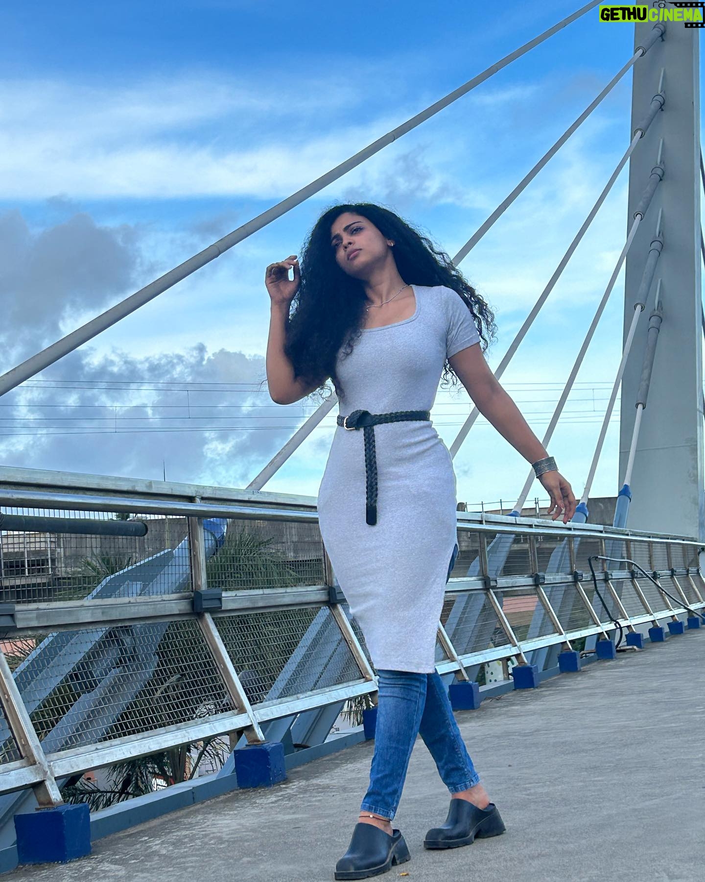 Padeni Kumar - 41.8K Likes - I should have posed better🤪 Out of poses pose😅
.
.
#pose #fun #portrait #curly #bridge #nomakeup #passion #trend
