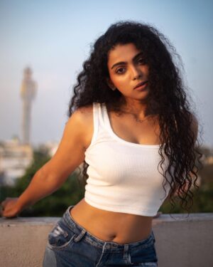 Padeni Kumar Instagram - Be a lion in your own den🔥
.
Pc: @vijayfredrick_secrets 
.
#bold #sunset #curly #beauty #portrait #fun #fire #love